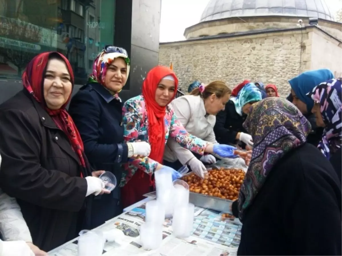 AK Parti Kütahya İl Kadın Kolları Başkanlığı\'ndan Halka Lokma İkramı