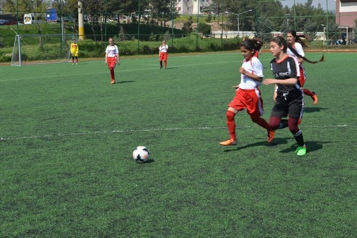 Bay ve Bayan Futbol Şampiyonları Belli Oldu