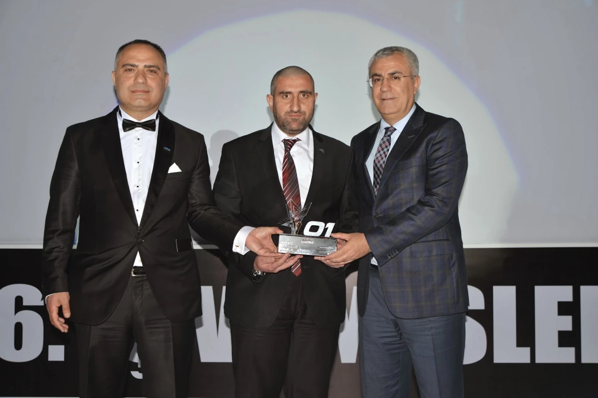 Beyza Piliç, "En iyi Marka" Ödülünü Kaptı