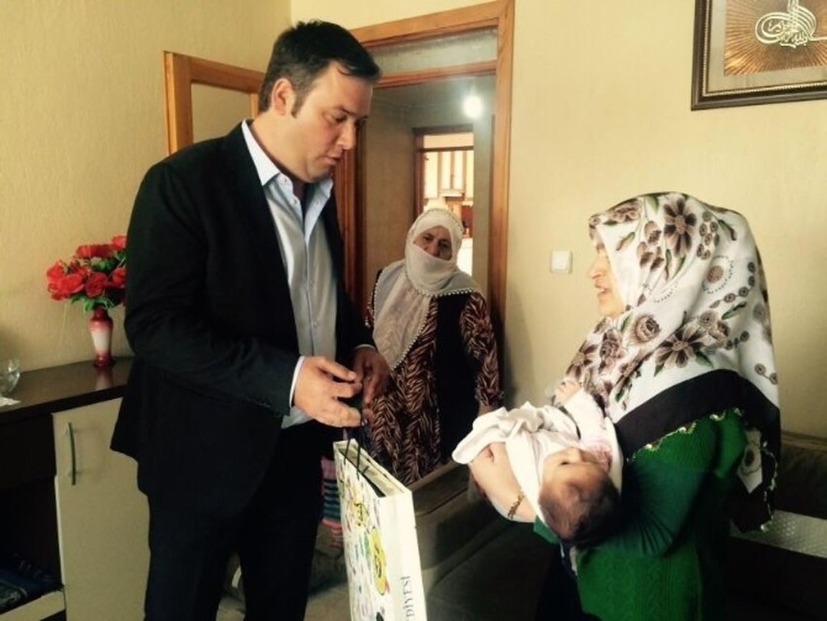 Buca\'da Yeni Doğum Yapan Annelere Sürpriz