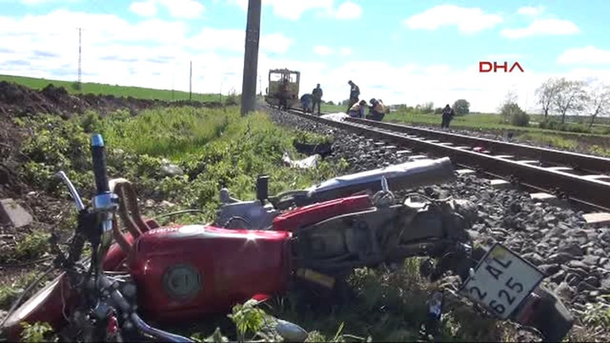 Edirne Hemzemin Geçitte Yol Bakım Aracı Çarpan Motosikletli Öldü