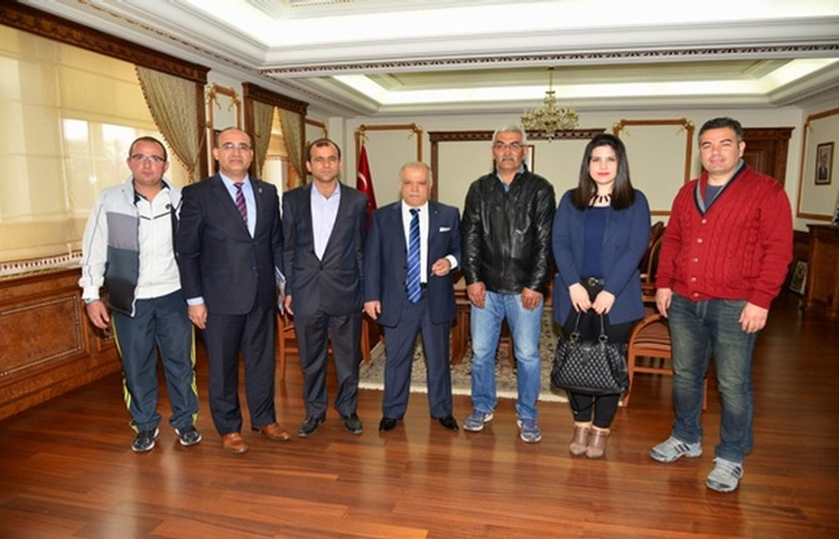 İşitme Engelliler Voleybol Takımı Vali Şentürk\'ü Ziyaret Etti