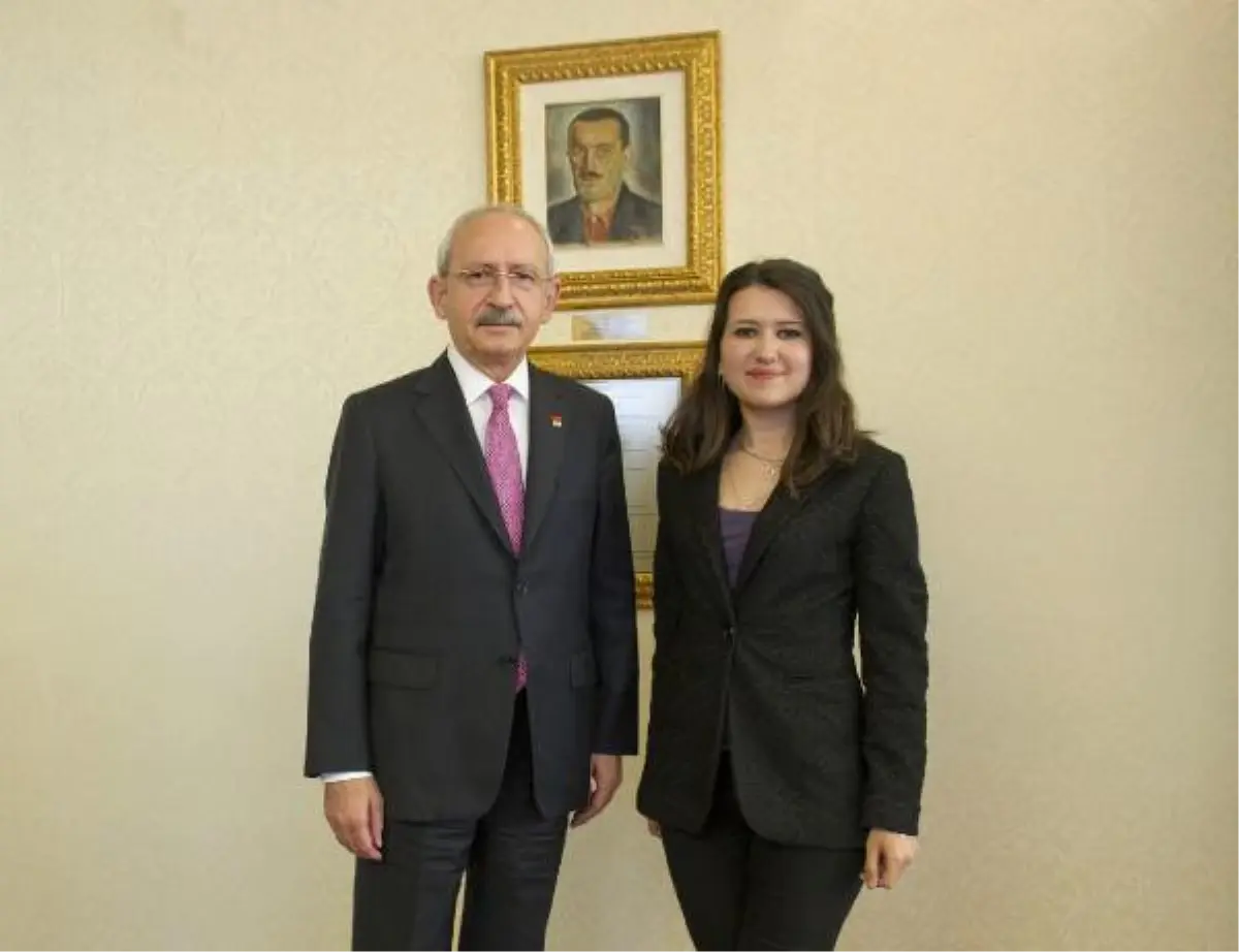 Kılıçdaroğlu, Avrupalı Genç Sosyalistler Başkan Yardımcılığı\'na Seçilen Gökçe Gökçen\'i Kutladı