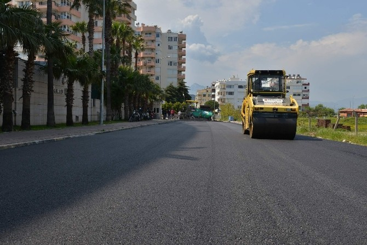 Konyaaltı Belediyesi\'nin 2015 Yılı Hedefi 15 Kilometre Sıcak Asfalt