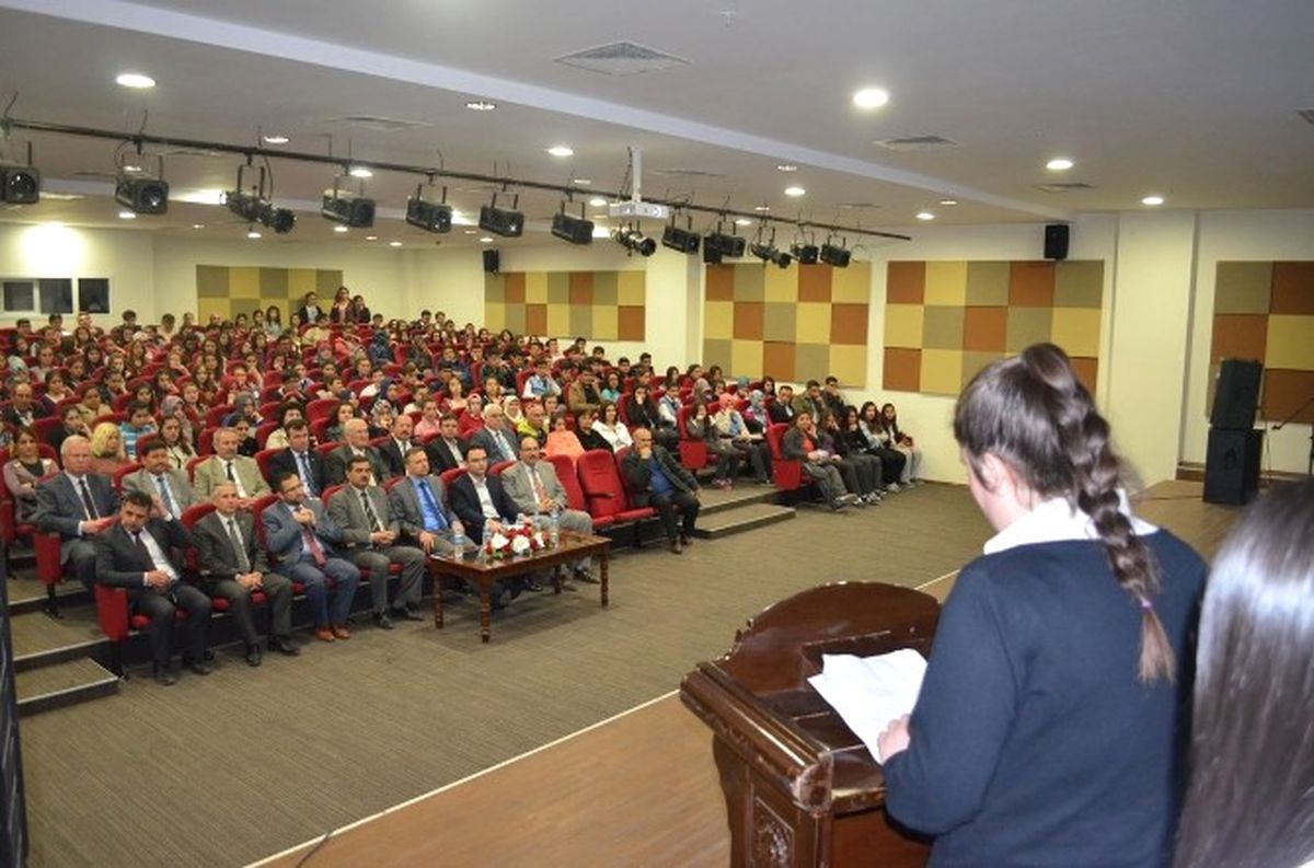 Kula\'da Öğrencilerden Kutlu Doğum Programı