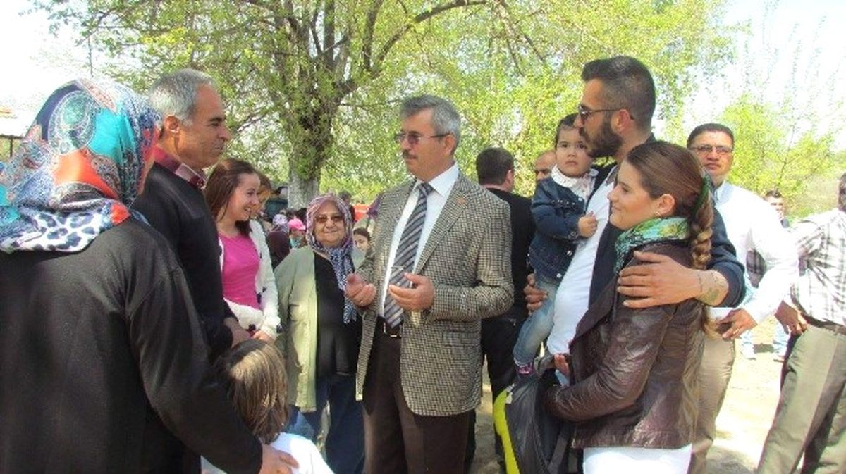 MHP\'li Balkız, Gölmarmara\'da Vatandaşları Dinledi