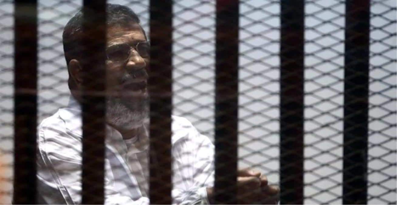 Mursi\'ye 20 Yıl Hapis Cezası