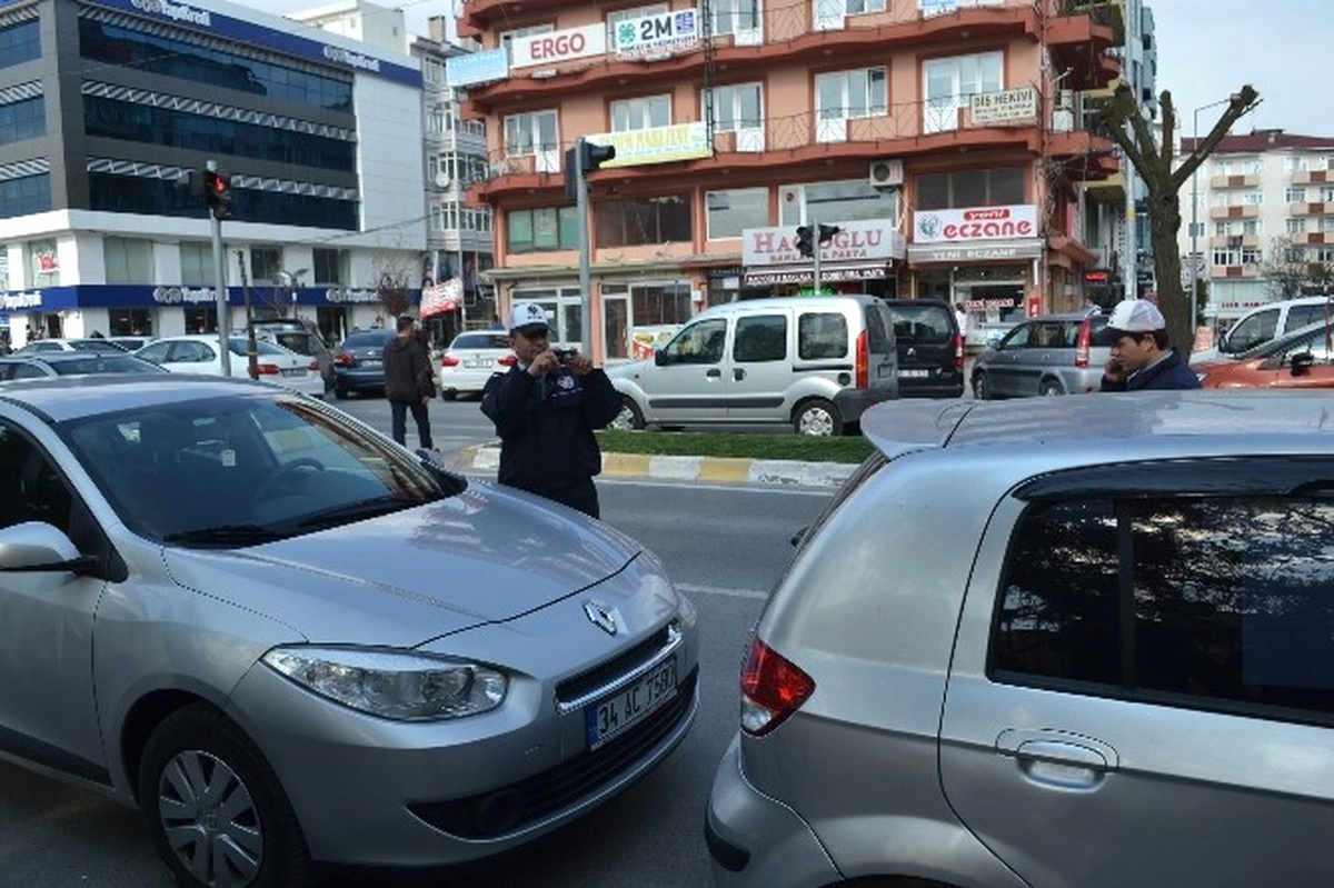 Çerkezköy\'de Park Yasağına Uymayan Sürücüye 88 TL Ceza
