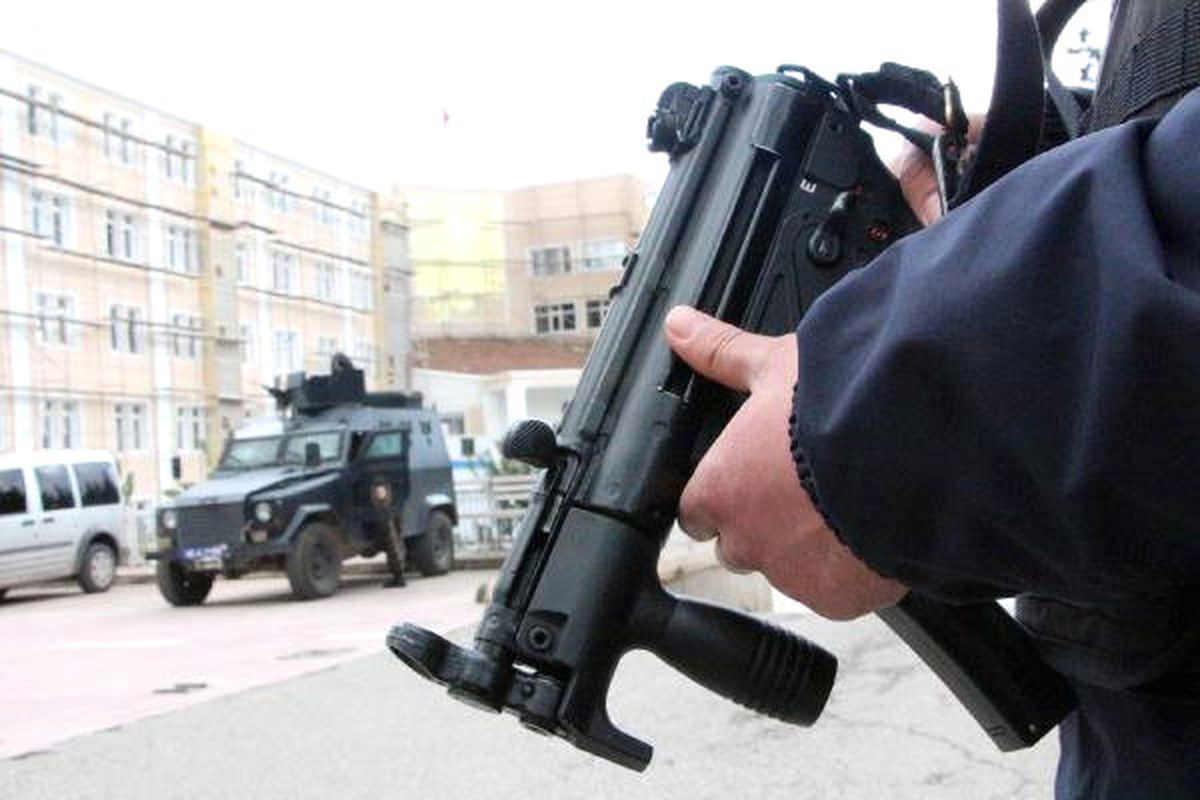 Şanlıurfa\'da Tıp Merkezi Operasyonu: 36 Gözaltı (2)