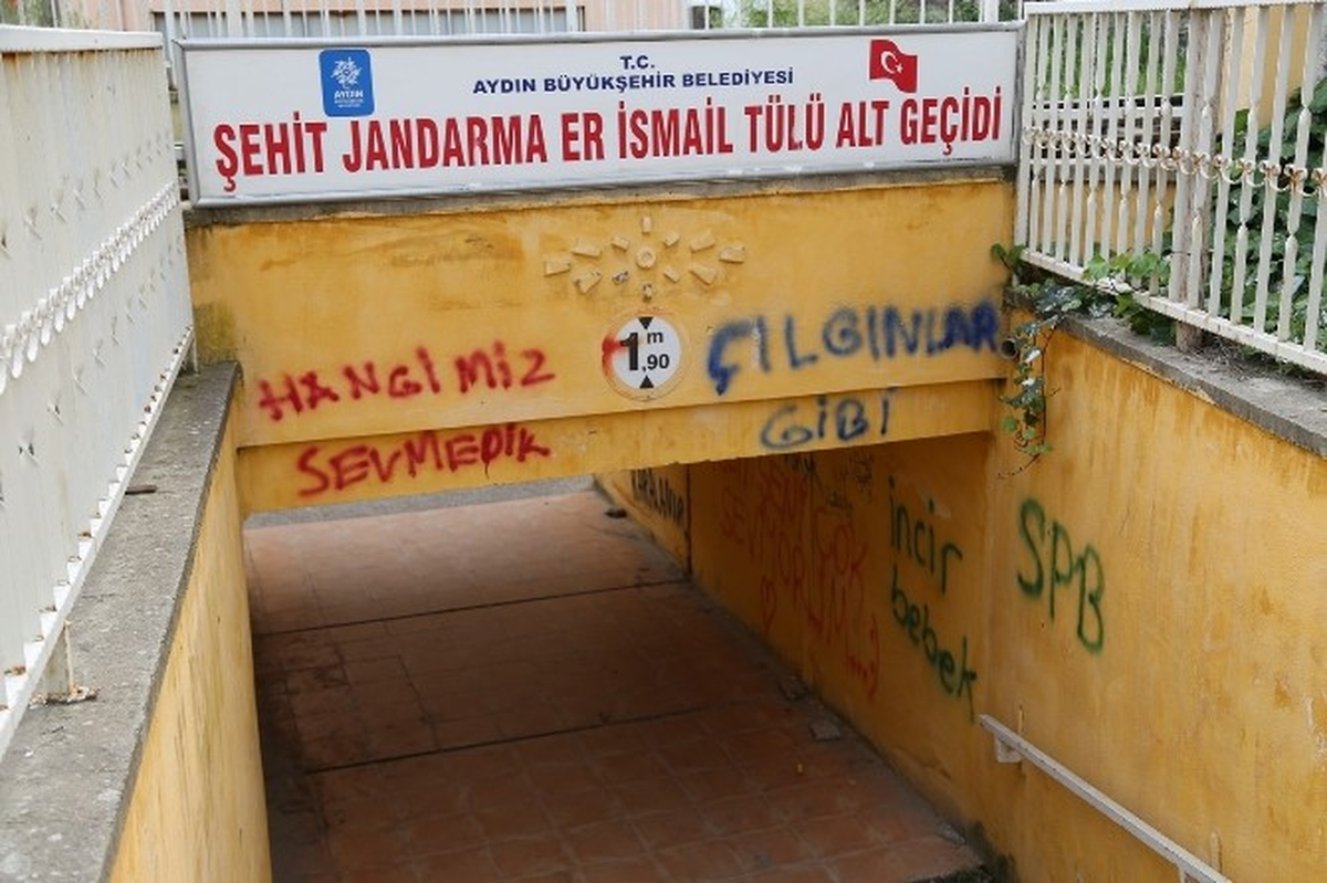 Şehit İsminin Verildiği Alt Geçidin Duvarları Aşıkların Gazabına Uğradı