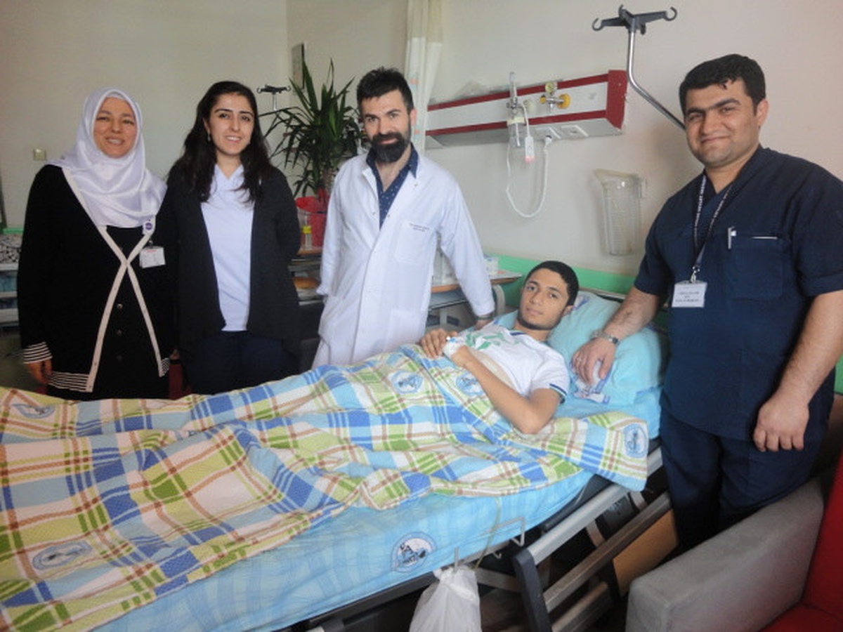 Sinir Damarları Dışarı Çıkan Hasta, Felç Olmaktan Kurtarıldı