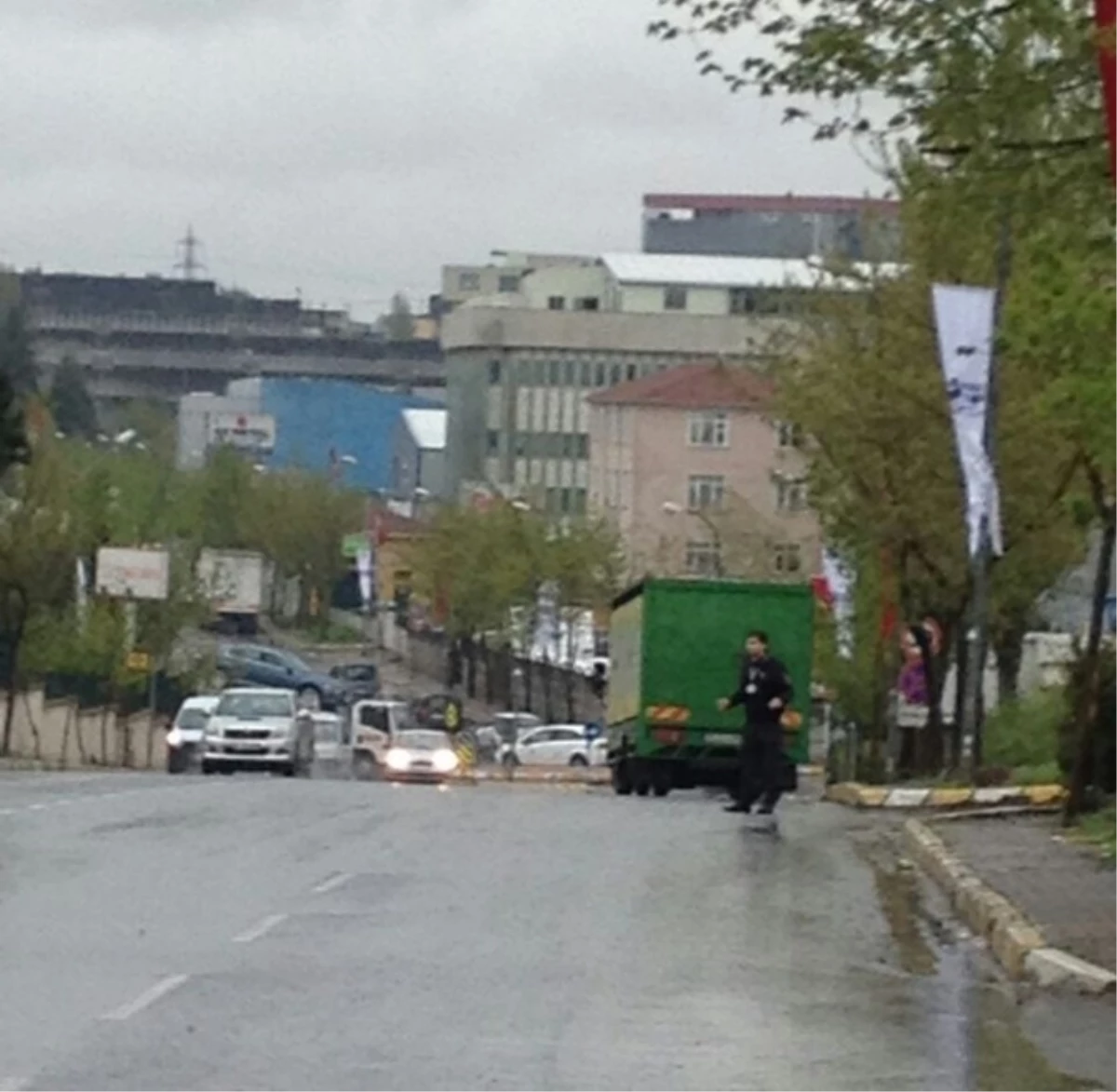 Sinir Krizi Geçiren Güvenlik Görevlisi Polise Ateş Açtı