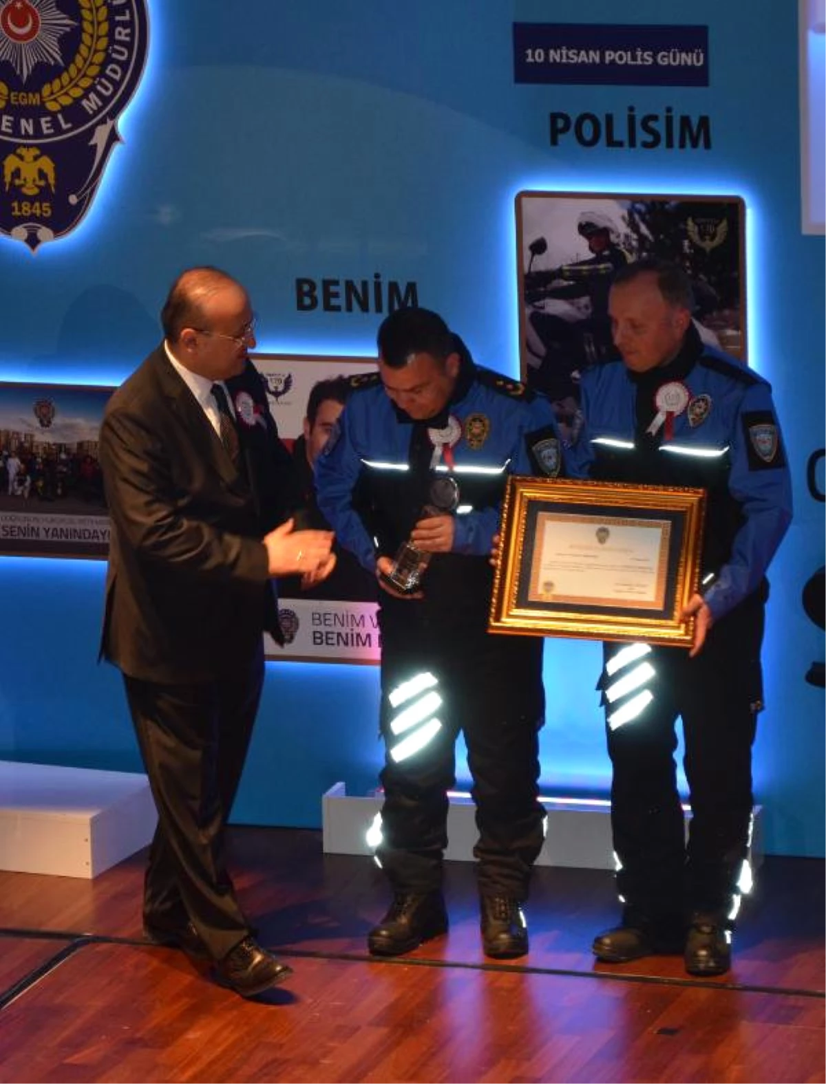 Toplum Destekli Polislik Şubesi\'ne Genel Müdürlükten Ödül