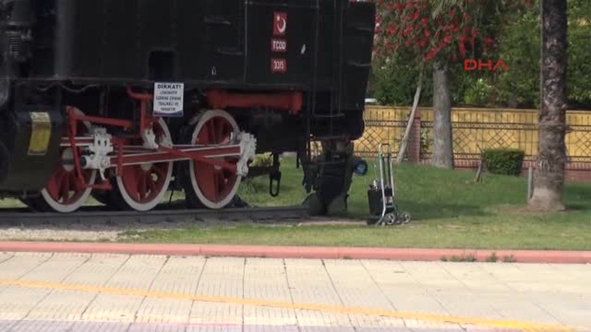 Adana Tren İstasyonundaki Şüpheli Bavul Panik Yarattı