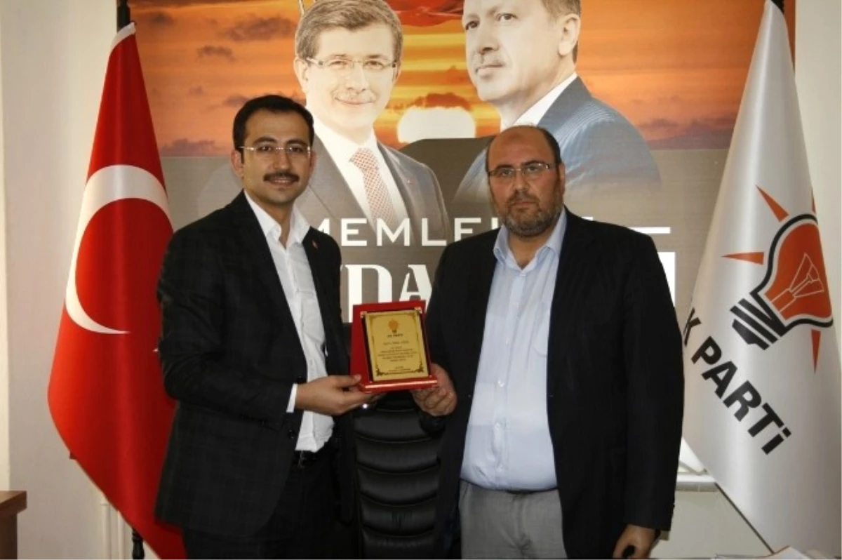 AK Parti İl Başkanı Tanrıver\'den Aday Adaylarına Teşekkür Plaketi