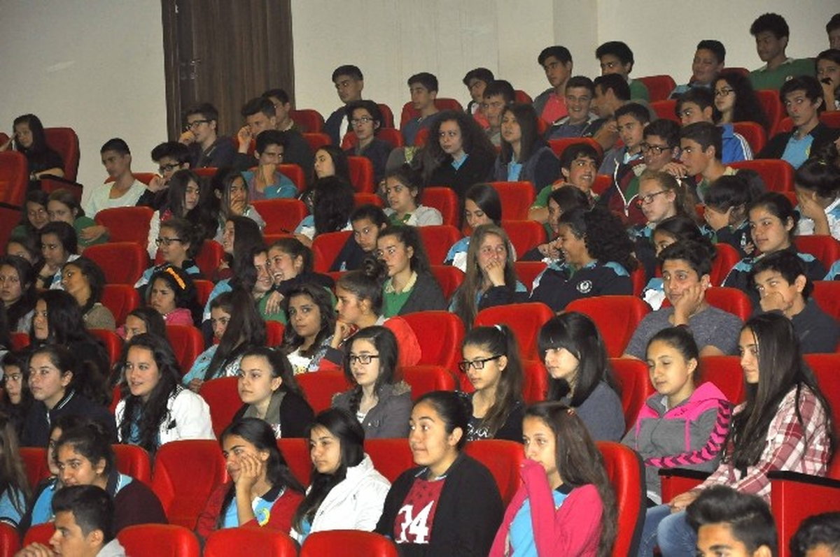 Emniyet\'ten Öğrencilere \'Terör\' Konferansı