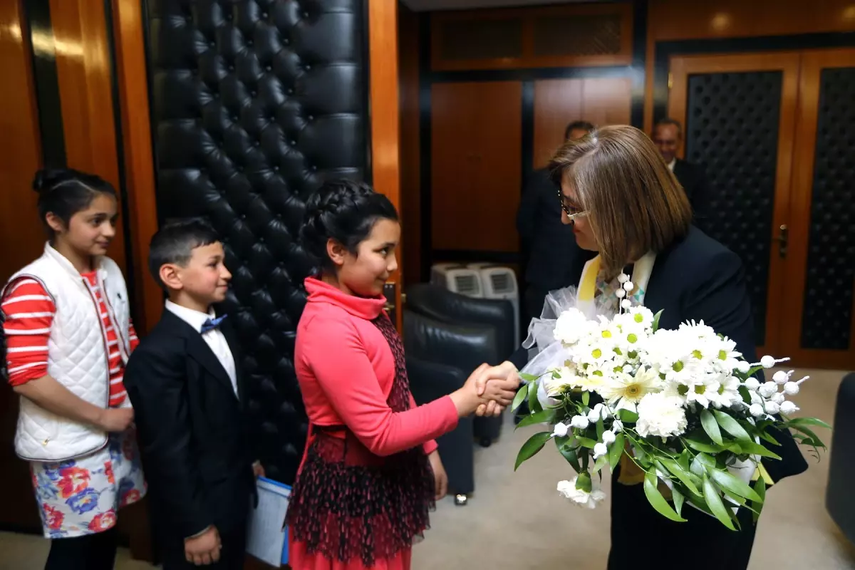 Fatma Şahin Koltuğunu Çocuklara Bıraktı