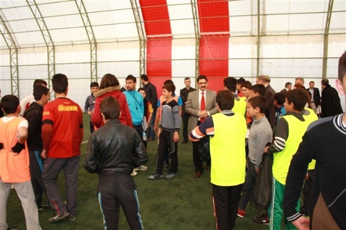 Geleneksel Futbol ve Voleybol Turnuvası Başladı