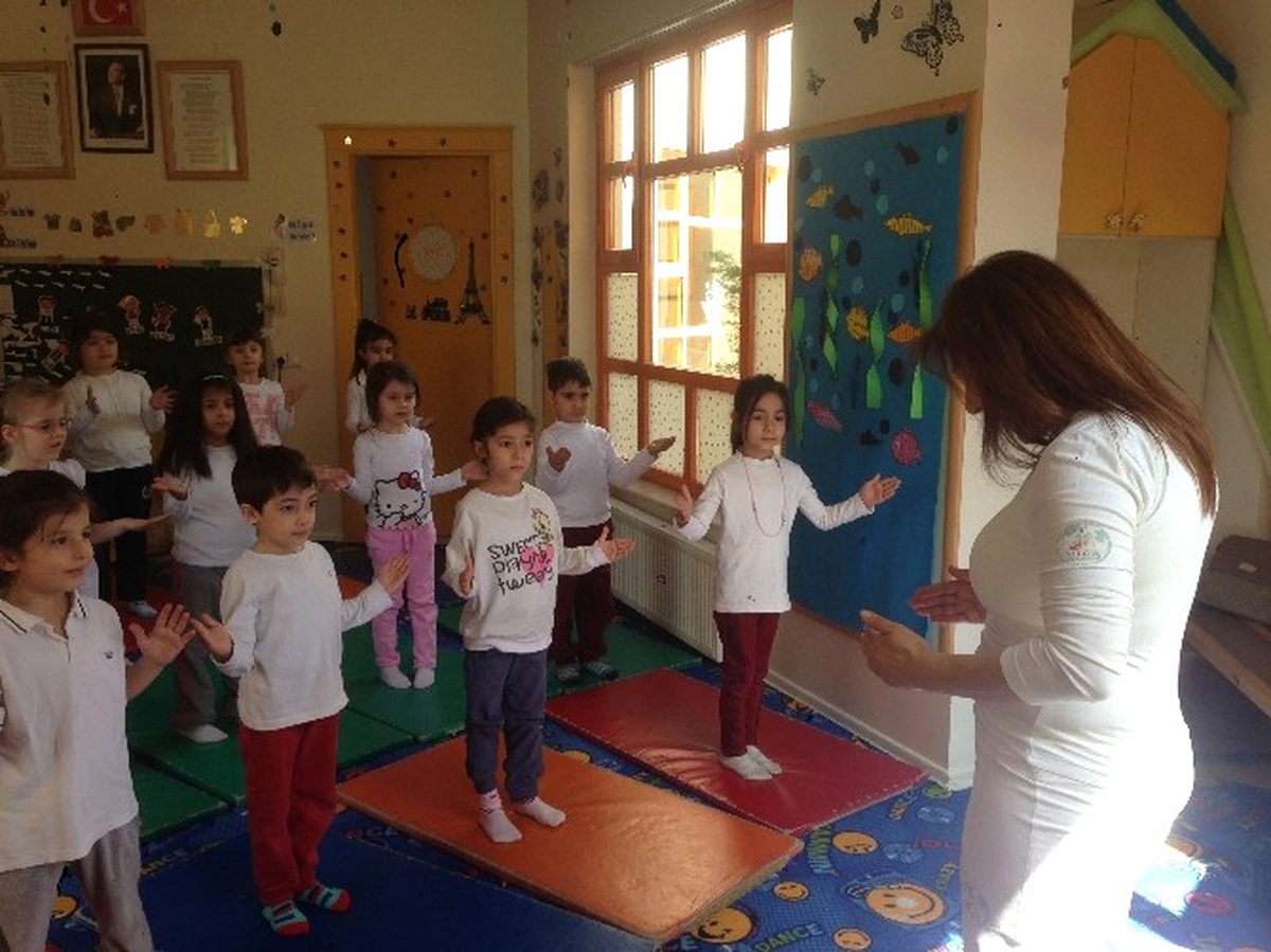 Gkv\'liler Çocuk Yogosu ile Tanıştı