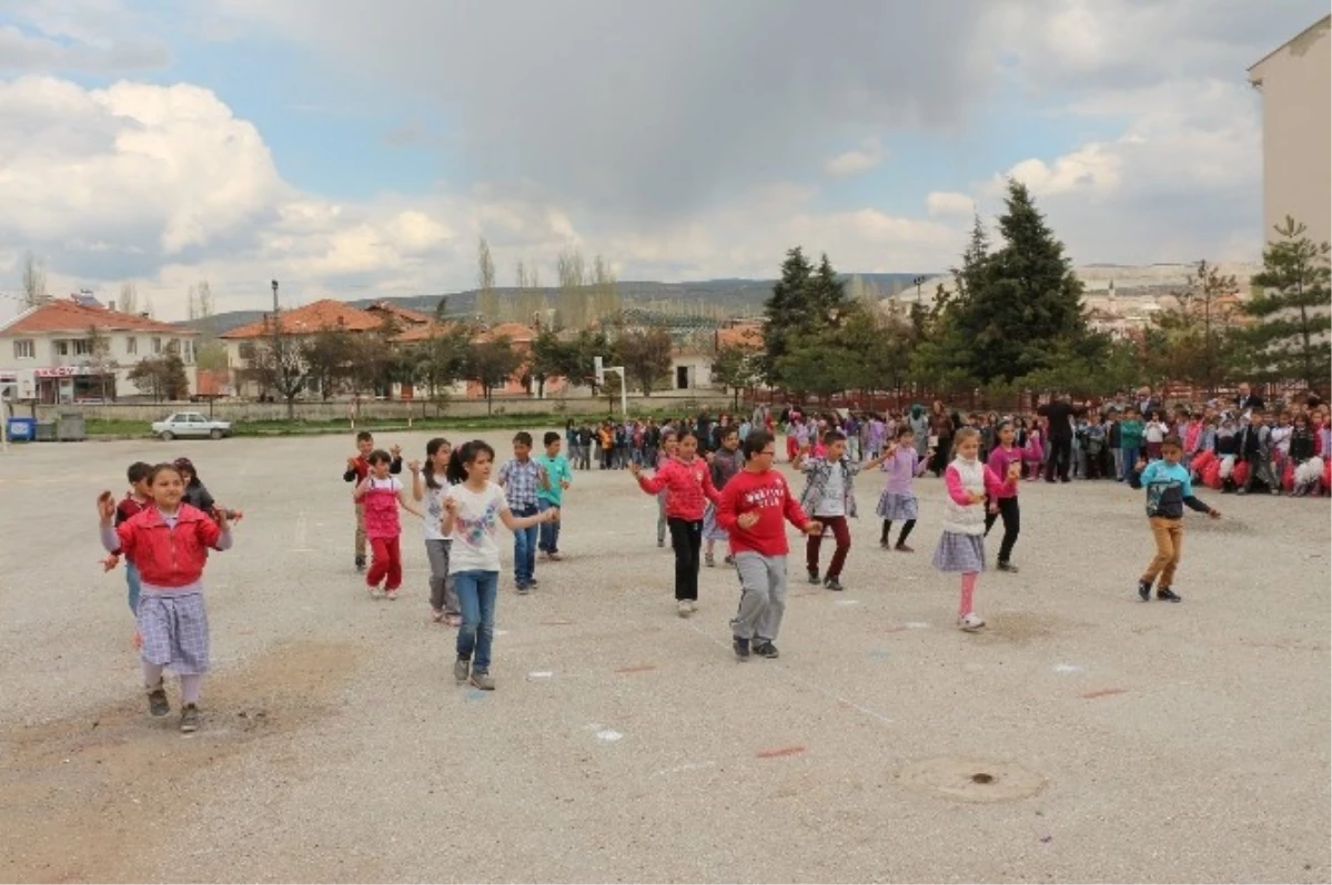 Hisarcık\'ta 23 Nisan Ulusal Egemenlik ve Çocuk Bayramı Provaları Yapıldı