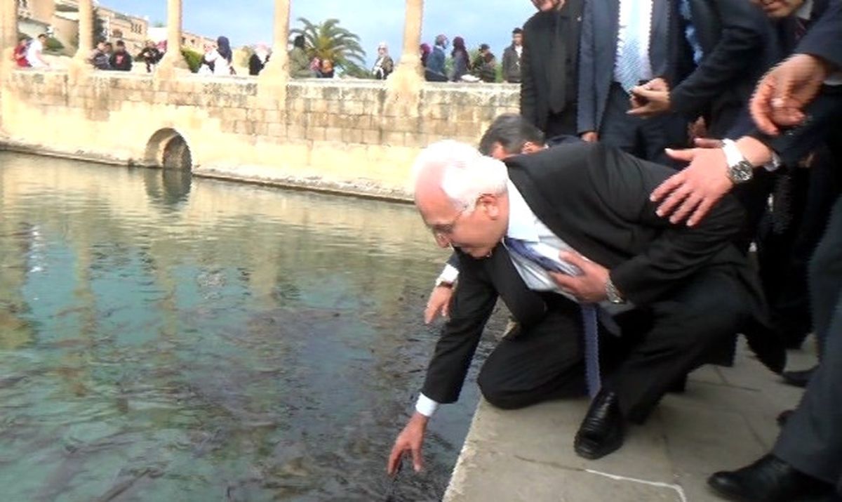 Kamalak\'ın Eliyle Balık Tutma Çabası Korumaları Korkuttu