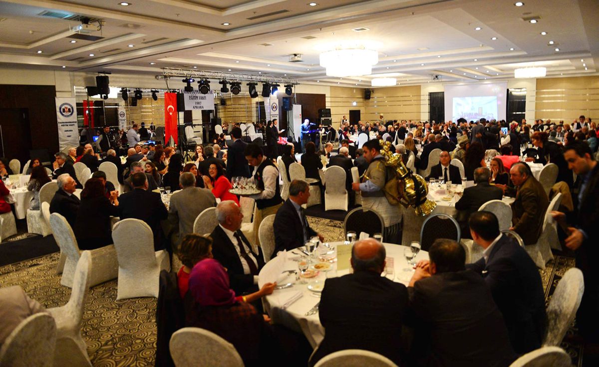 Kurtul ve Öksüz\'den Kahramanmaraş Eğitim Vakfı\'na Destek