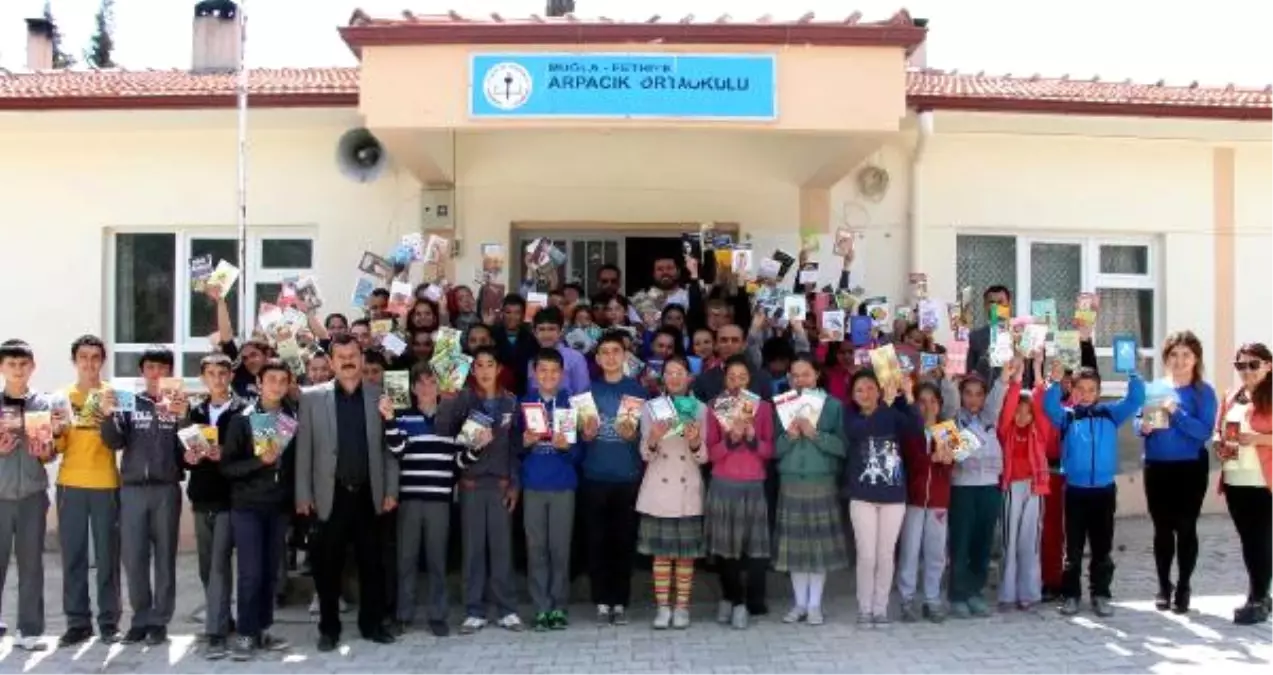 Kütüphane Kurmak İsteyen Okula, Sosyal Medya Üzerinden Kitap Yağdı