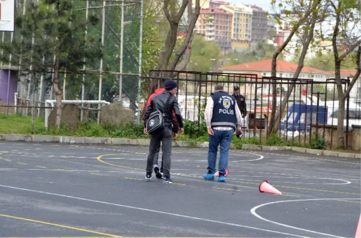 Lisede Pompalı Dehşeti: 3 Öğrenci Yaralı