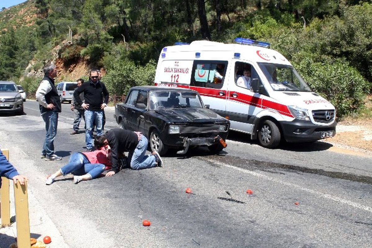 Marmaris\'te Trafik Kazası: 2 Yaralı