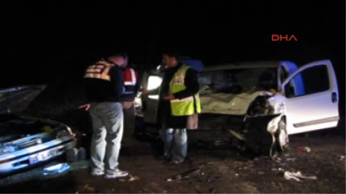 Ödemiş Otomobil Karşı Şeride Geçti 3 Ölü, 1 Yaralı