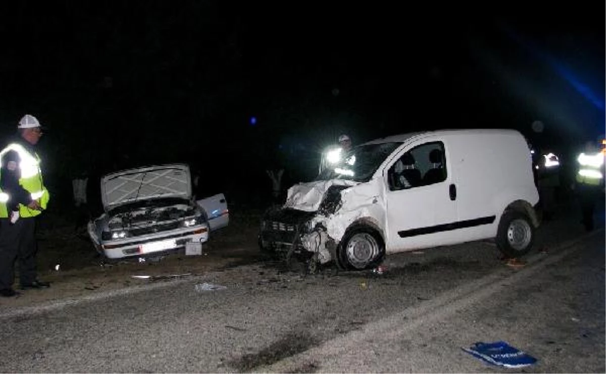 Otomobil Karşı Şeride Geçti: 3 Ölü 1 Yaralı