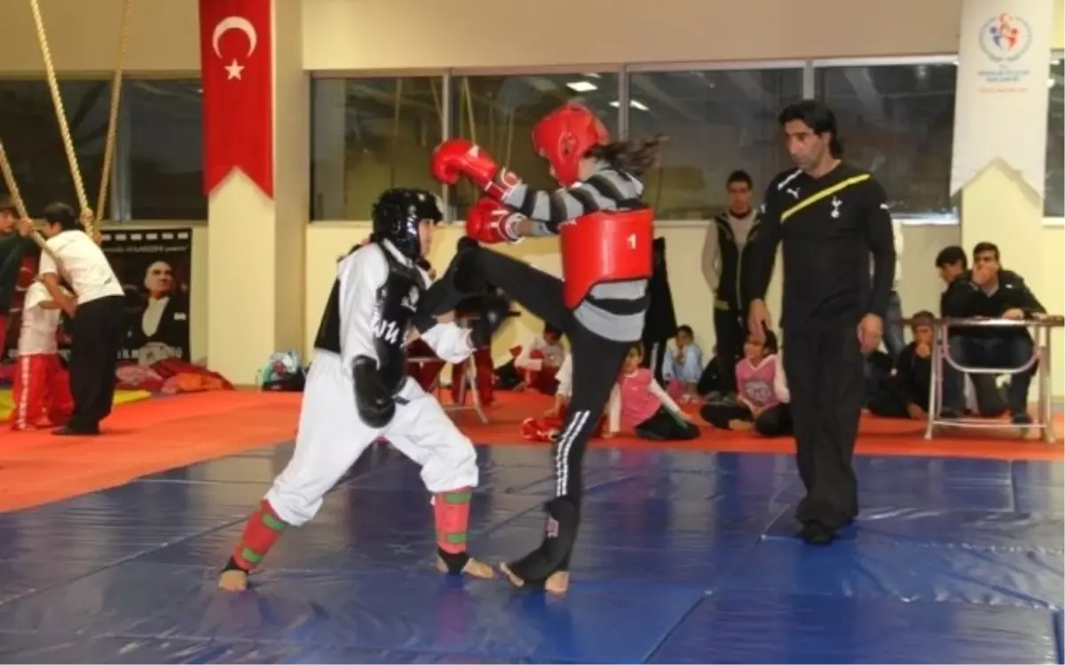 Wushu Taolu Turnuvasından Batmana 10 Madalya