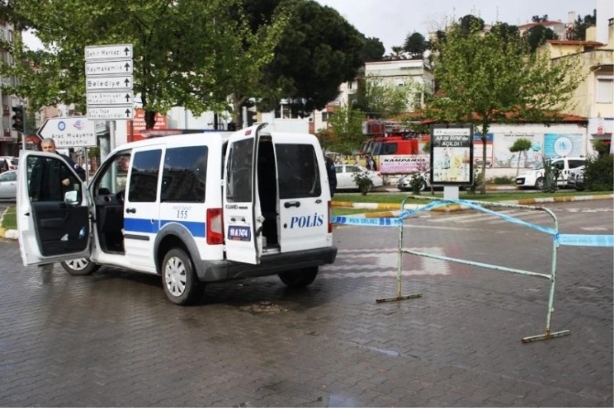 Yağış, Pazar ve Araç Yoğunluğu Bir Araya Gelince Yol Trafiğe Kapatıldı