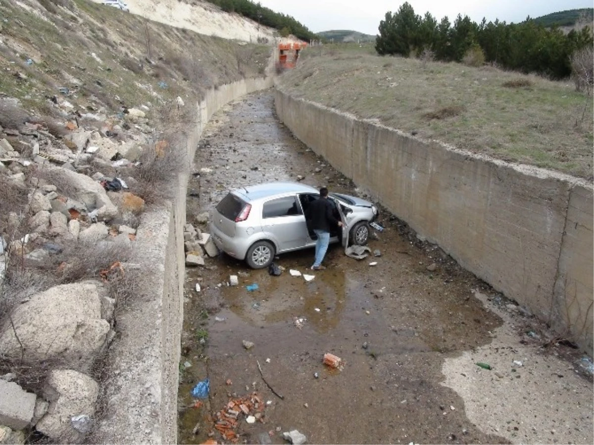 Yozgat\'ta Otomobil Gölet Kanalına Uçtu