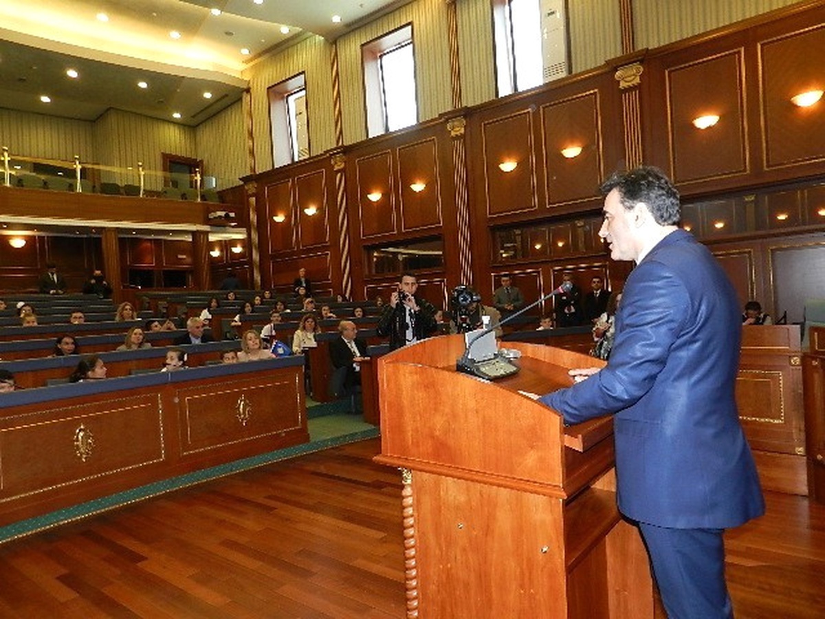 23 Nisan\'da Kosova Meclisi Türk Öğrencilerle Şenlendi