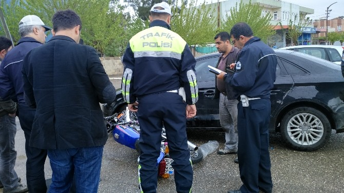 Adıyaman\'da Otomobille Motosiklet Çarpıştı: 1 Yaralı