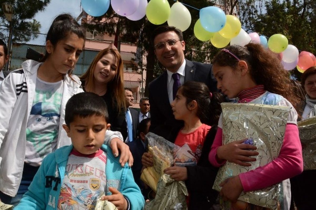 AK Parti\'den Çocuklara 23 Nisan Hediyesi