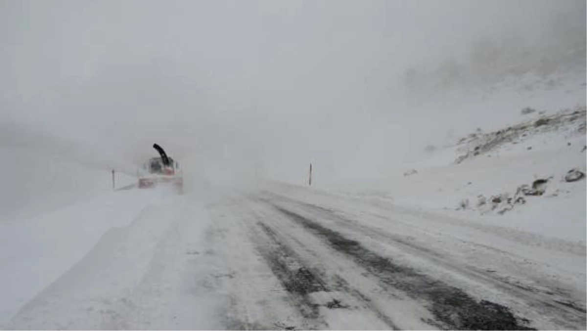 Antalya-Konya Karayolu Nisan Ayında Kar Nedeniyle Kapandı