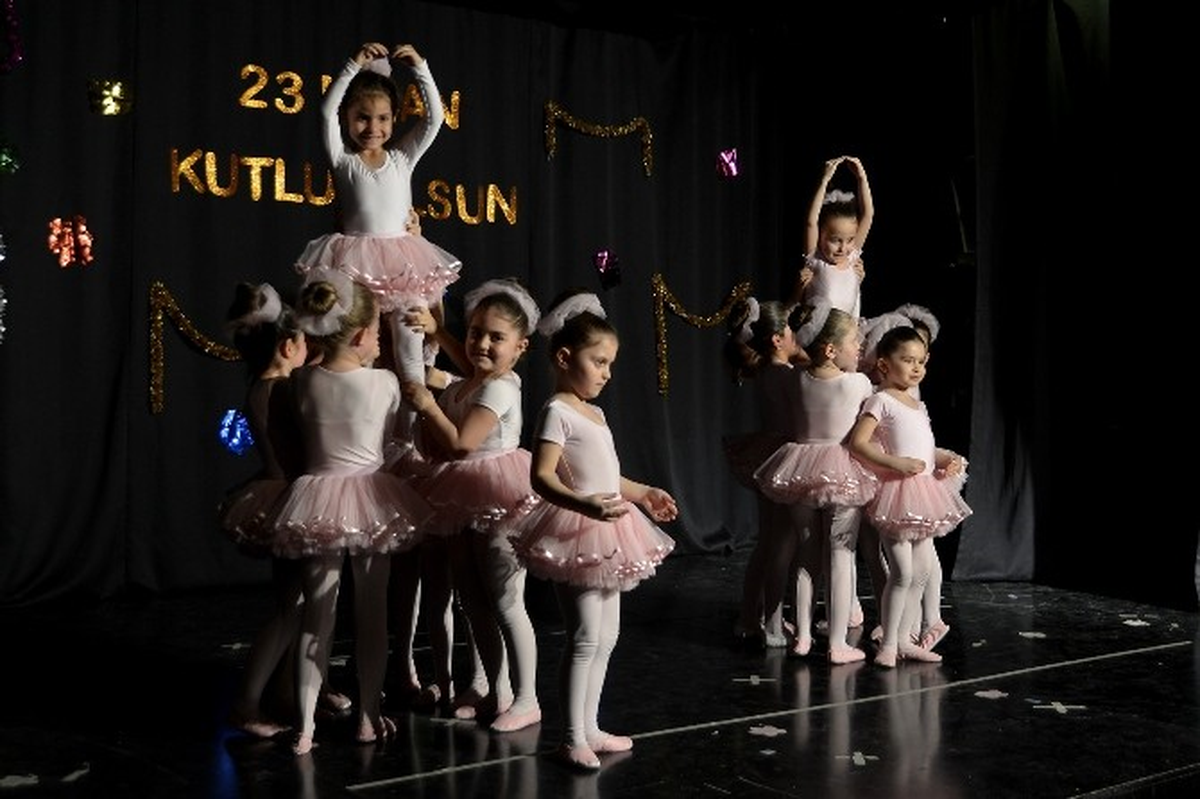 Batıkent Beldeevi\'nde 23 Nisan Kutlamaları