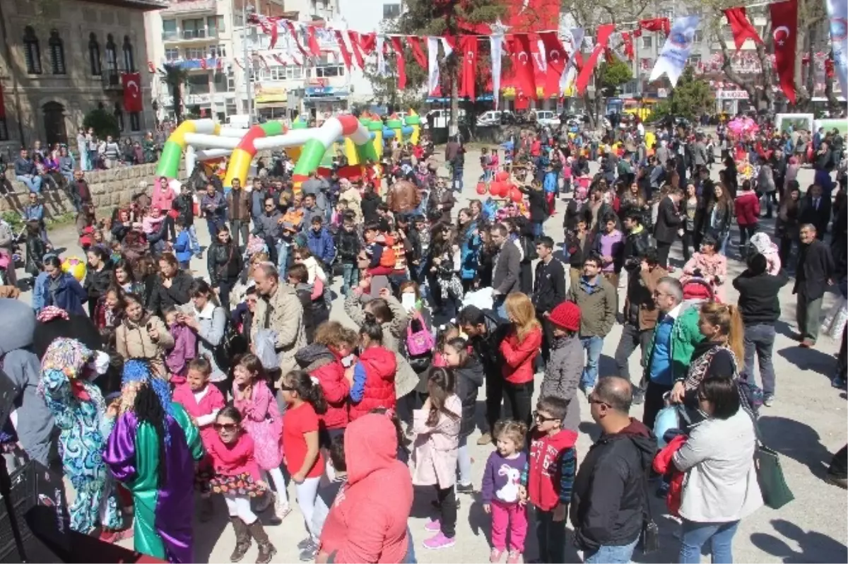 Belediyeden Çocuklara 23 Nisan Eğlencesi