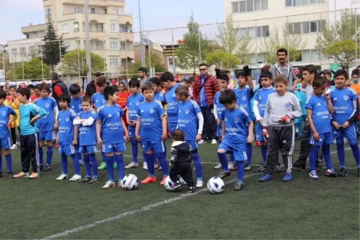 Büyükşehir Belediyespor Alt Yapısından Futbol Şenliği