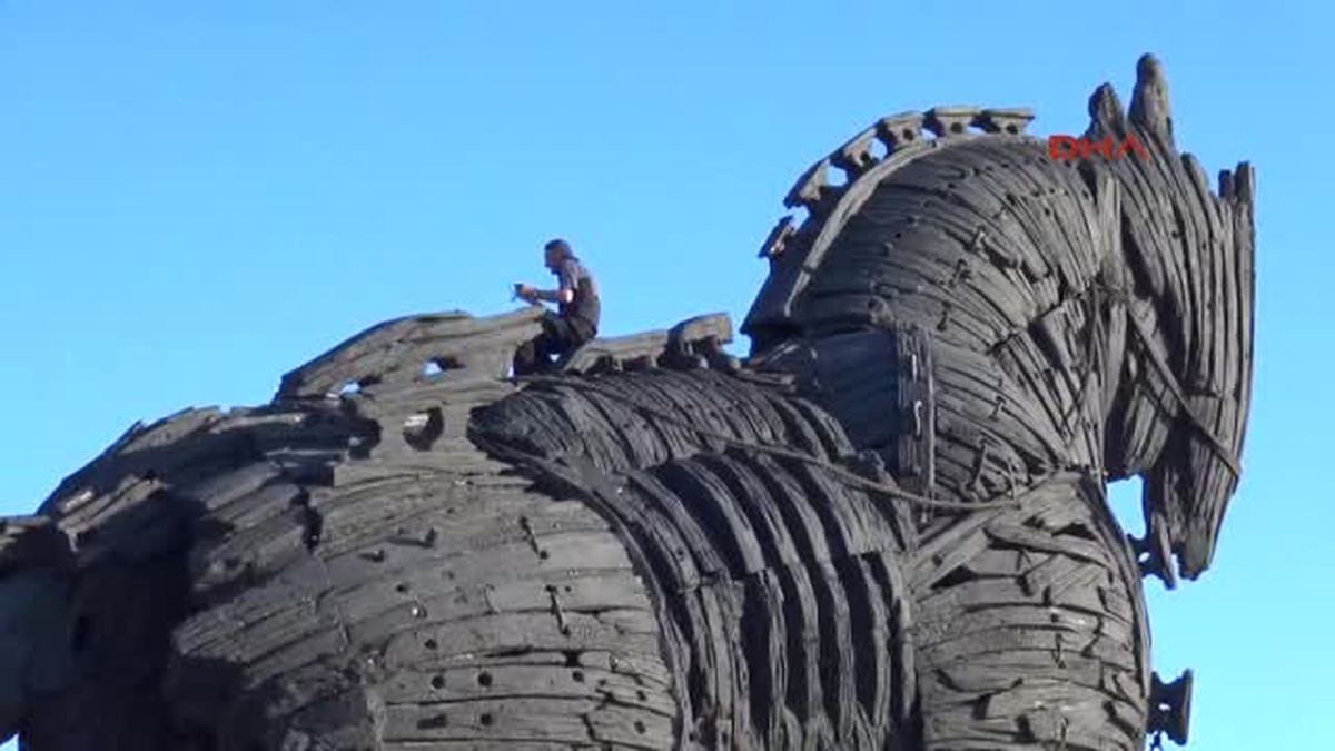Çanakkale - Truva Atı Üstünde Tehlikeli Gösteri