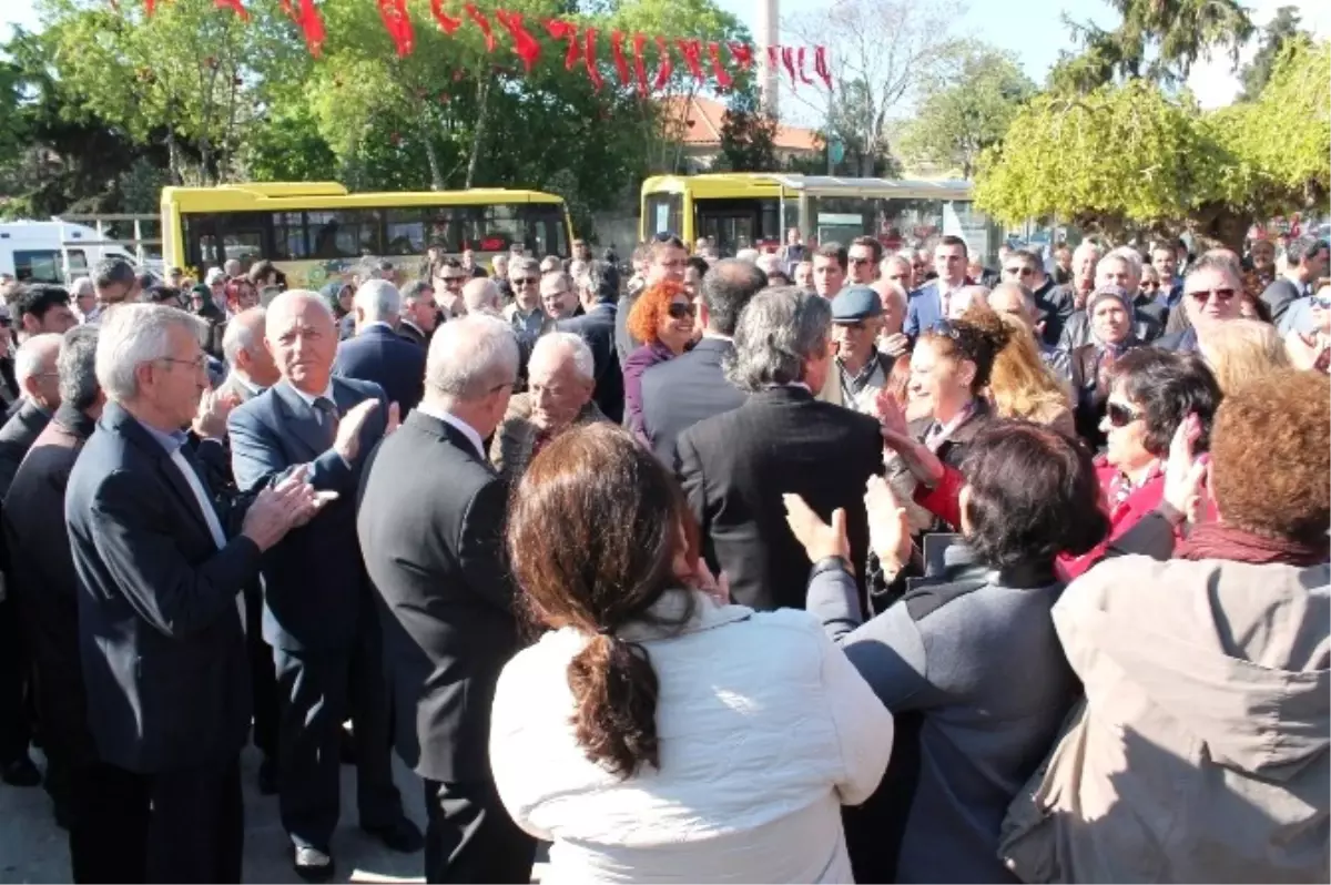 CHP\'lilerden 23 Nisan Törenine Katılmayan Valiye Protesto