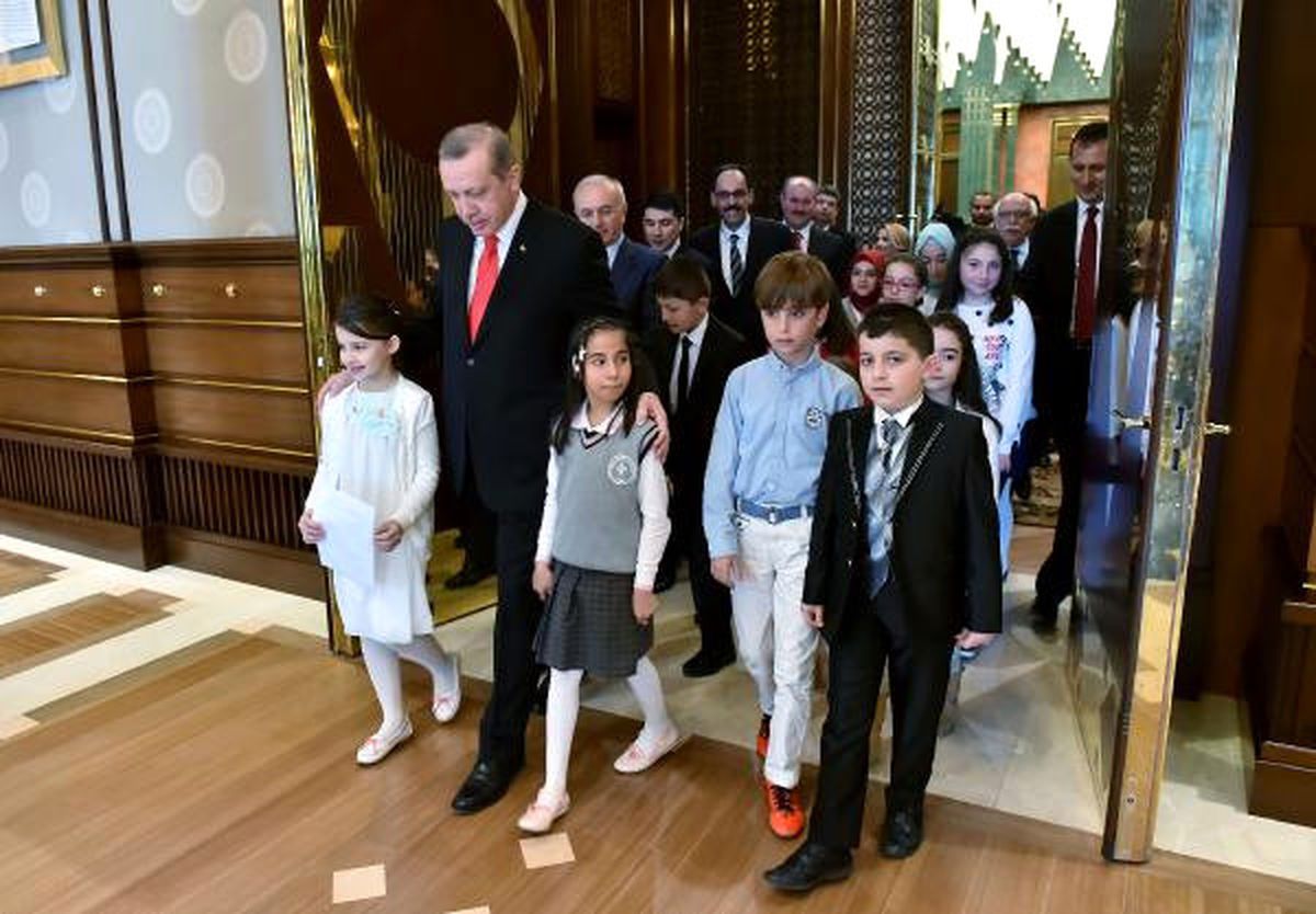 Cumhurbaşkanı Erdoğan\'dan Keman Çalan Çocuğa: Of Şimdi Beni Yıktın