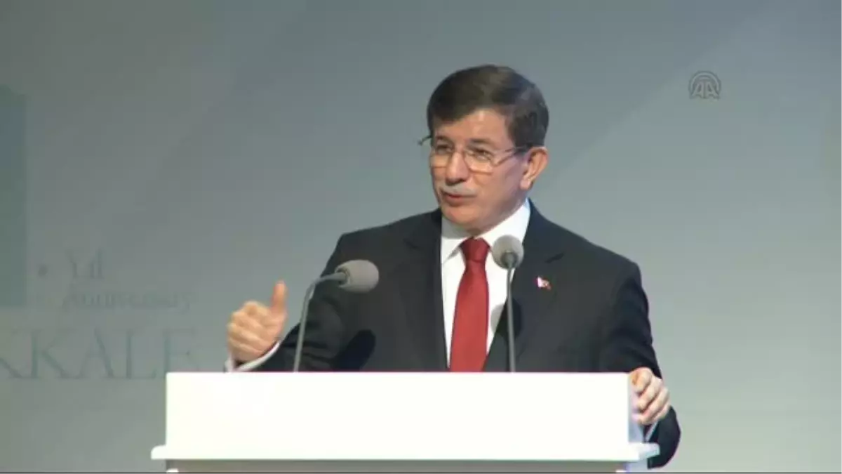 Davutoğlu: "Gelibolu\'da Savaşanlar Bize Savaşın Ahlakını Öğrettiler"