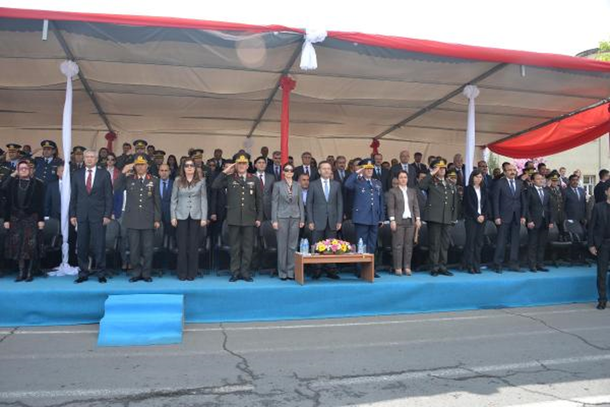 Diyarbakır\'daki 23 Nisan Kutlamalarında Elektrik Kesintisi