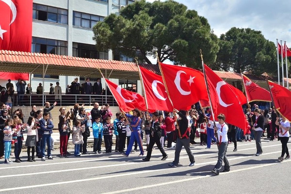 Foça\'da 23 Nisan Coşkusu