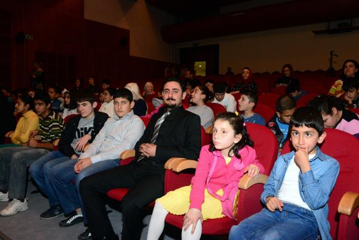 Görme Engelli Çocuklar İçin Tiyatro Oyunu Sahnelendi