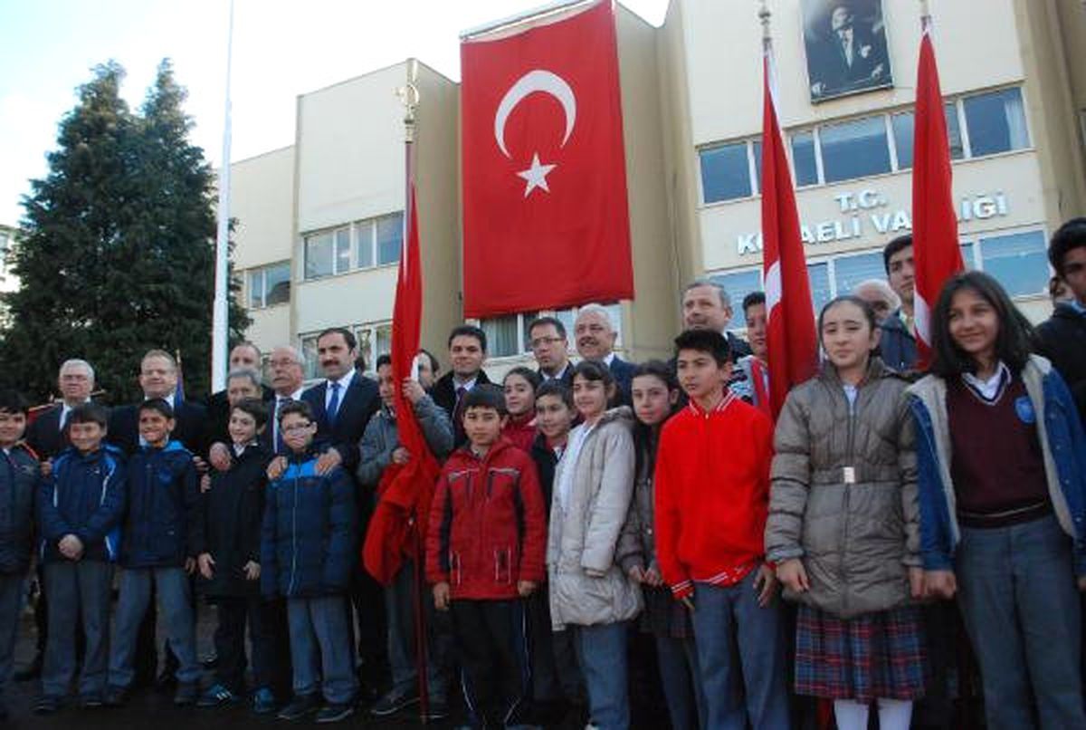 İzmit\'te CHP\'den Çelenk Tepkisi