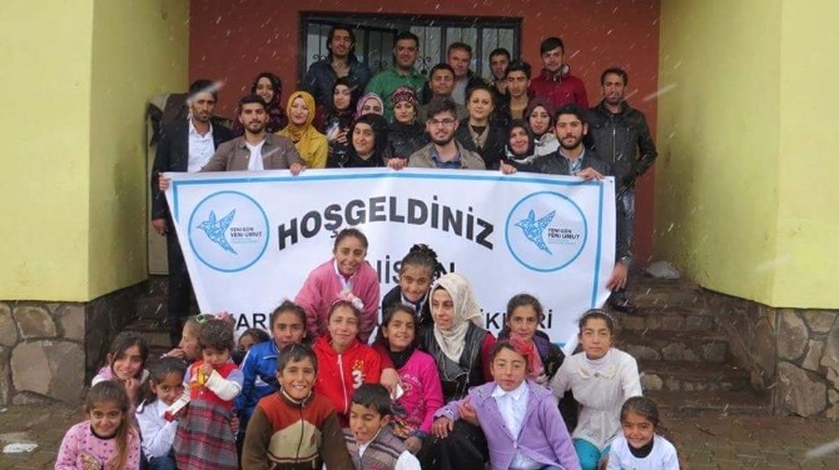 Köy Çocuklarına Kütüphane Armağan Ettiler